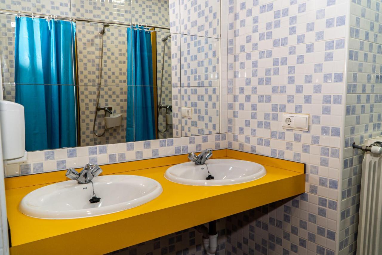 Albergue De Cuellar Bagian luar foto